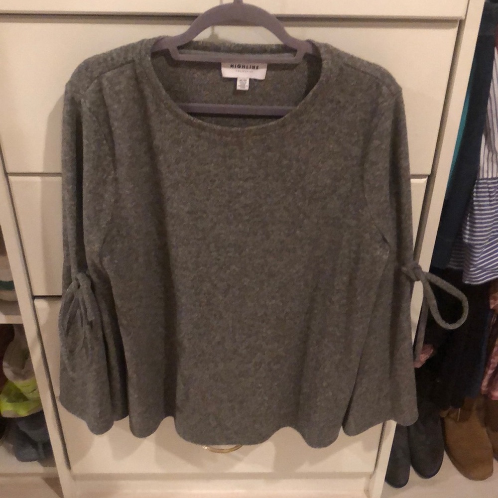 Super soft and cute Highline Collective sweater